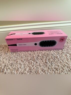 💗 DESIGNME x DAFNI SMOOTHING BRUSH – BRAND NEW & SEALED 💗